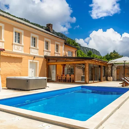 Holiday home In With Jacuzzi Bribir (Primorje-Gorski Kotar)