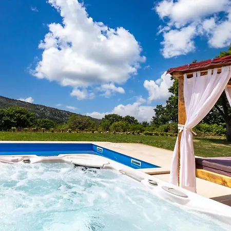 In Bribir With Jacuzzi Holiday home *