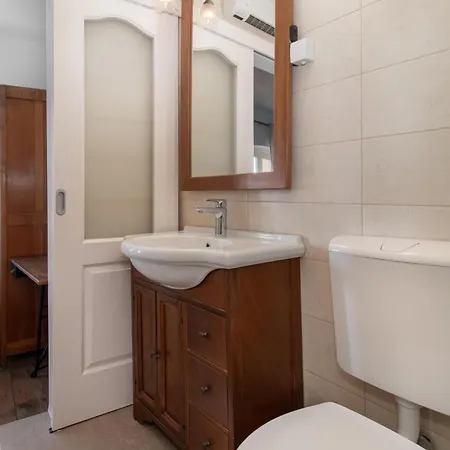In Bribir With Jacuzzi Holiday home *