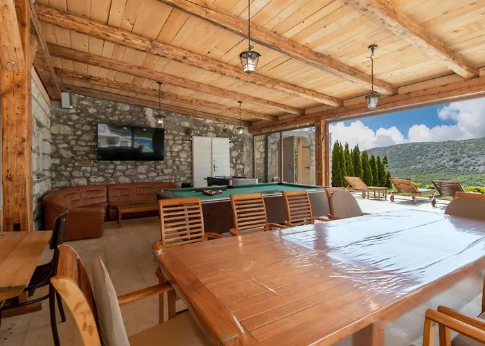 Vikendica Lovely In